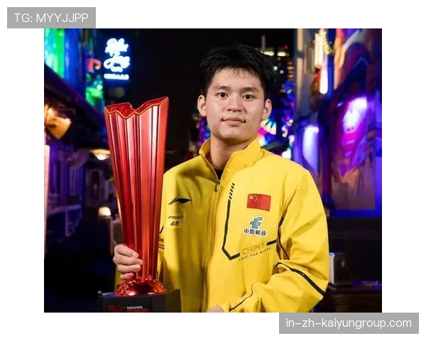 可爱！林诗栋穿海南队服出发全运会，像小芒果，球迷送苹果祝他平平安安